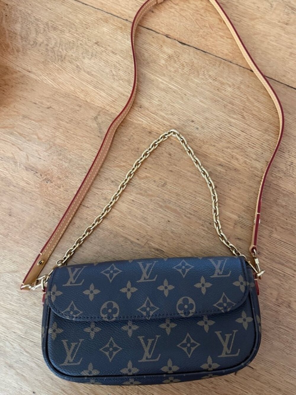 Authentic Louis Vuitton Wallet on Chain Ivy - Picture 3 of 14